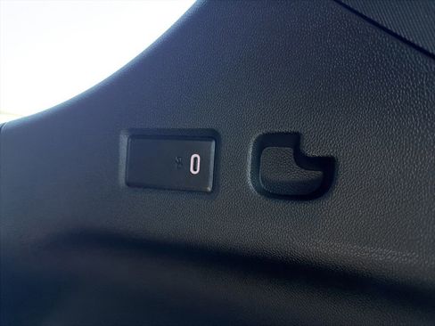 Used 2023 Chevrolet Suburban High Country image 37