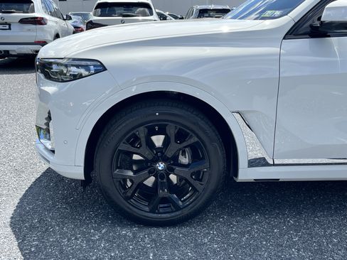 Used 2022 BMW X7 xDrive40i w/ Premium Package image 4