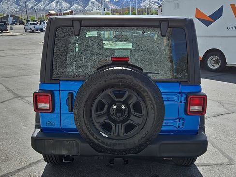 Used 2025 Jeep Wrangler Sport AWD/4WD image 5