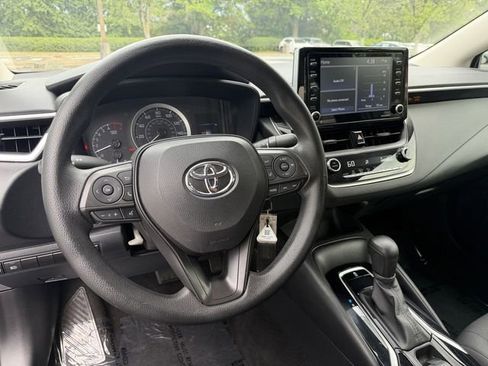 Used 2021 Toyota Corolla LE FWD image 13