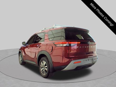 Used 2023 Nissan Pathfinder SL AWD/4WD image 3