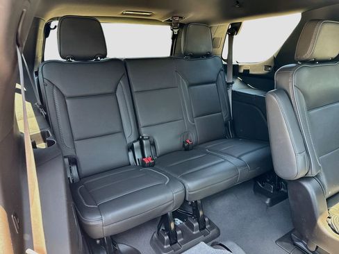 Used 2024 GMC Yukon Denali w/ Denali Reserve Package RWD image 35