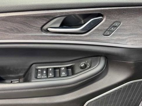 Used 2022 Jeep Grand Cherokee L Limited RWD image 13