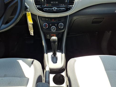 Used 2019 Chevrolet Trax LS image 18