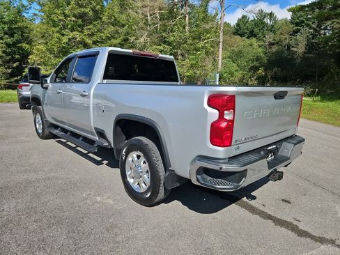 Used 2021 Chevrolet Silverado 2500 LT w/ Convenience Package AWD/4WD image 3