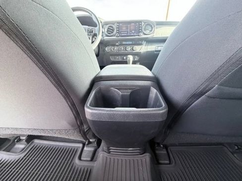 Used 2021 Toyota Tacoma TRD Off-Road AWD/4WD image 26