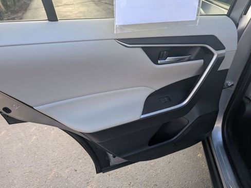 Used 2023 Toyota RAV4 XLE Premium image 10