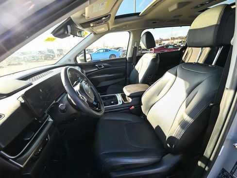 Used 2025 Kia Carnival SX Prestige image 19