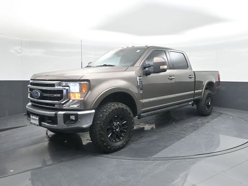 Certified 2022 Ford F250 Lariat w/ Tremor Off-Road Package image 32