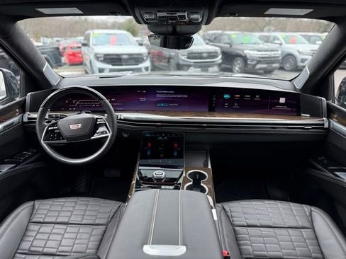 Used 2026 Cadillac Escalade Platinum Sport image 2