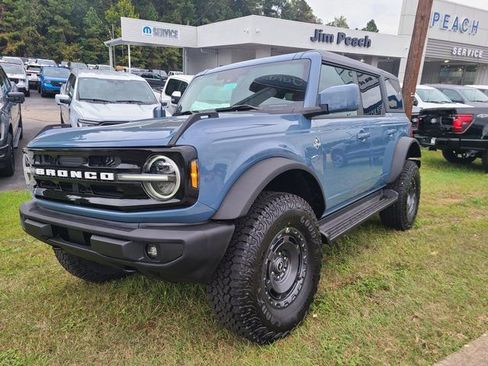 New 2025 Ford Bronco Outer Banks w/ Sasquatch Package image 2
