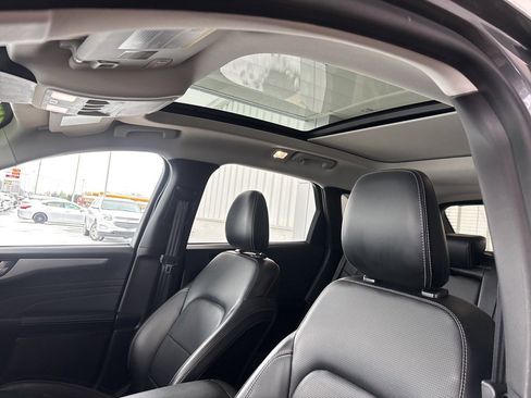 Used 2024 Ford Escape Platinum image 9