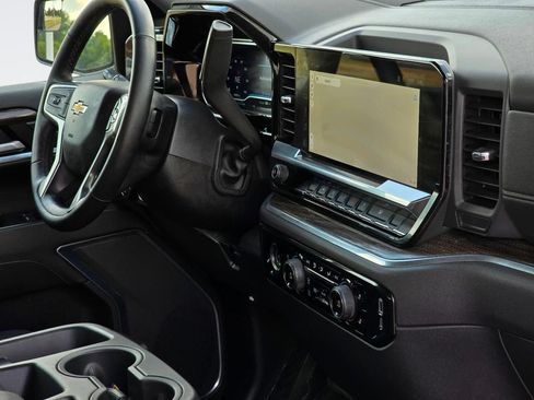 Used 2024 Chevrolet Silverado 1500 LT AWD/4WD image 40
