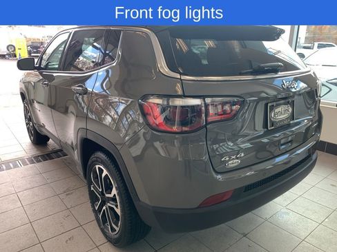 Used 2022 Jeep Compass Limited image 12