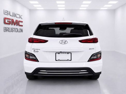 Used 2023 Hyundai Kona SE w/ Cargo Package FWD image 9