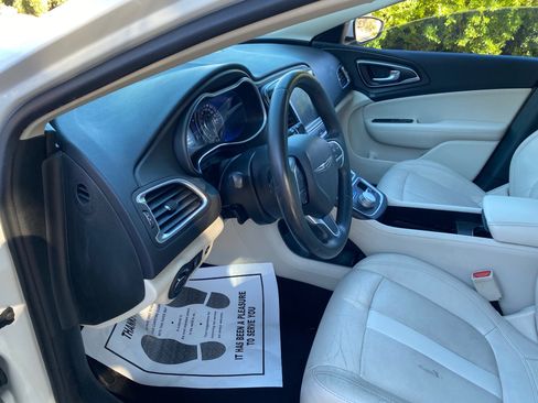 Used 2017 Chrysler 200 Limited Platinum image 30