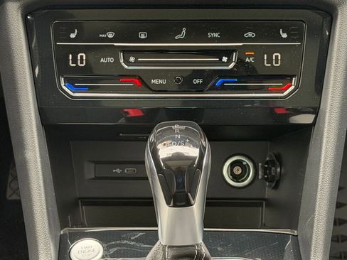 New 2026 Volkswagen Taos SE FWD image 18