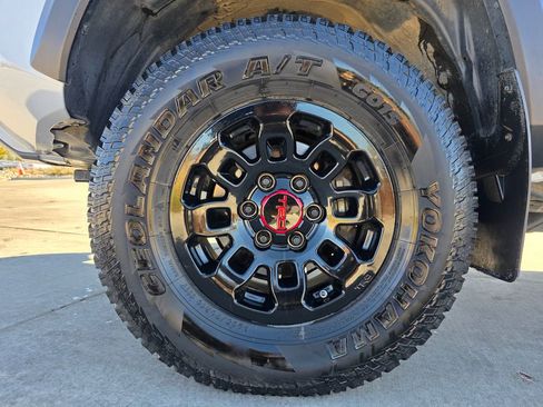 Used 2019 Toyota Tacoma TRD Off-Road image 32