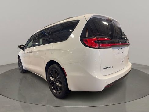 New 2026 Chrysler Pacifica Select w/ S Appearance Package AWD/4WD image 5