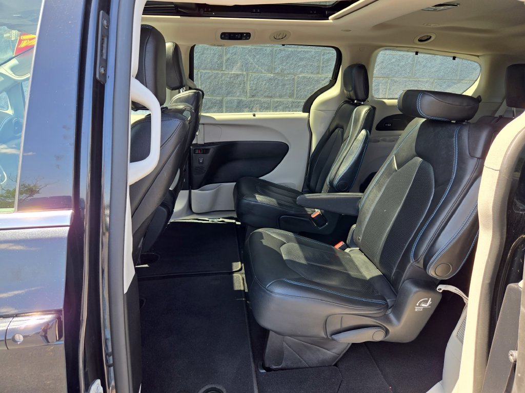 Used 2021 Chrysler Pacifica Touring-L w/ Uconnect Theater Family Group AWD/4WD image 36