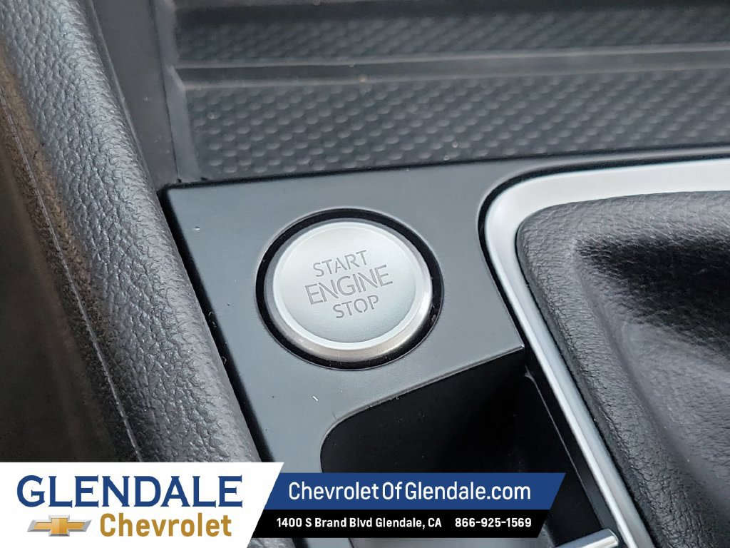 Used 2025 Volkswagen Jetta SE FWD image 26