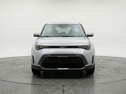 Used 2025 Kia Soul LX w/ LX Technology Package FWD image 2