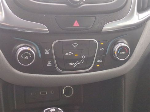 Used 2020 Chevrolet Equinox LS image 24