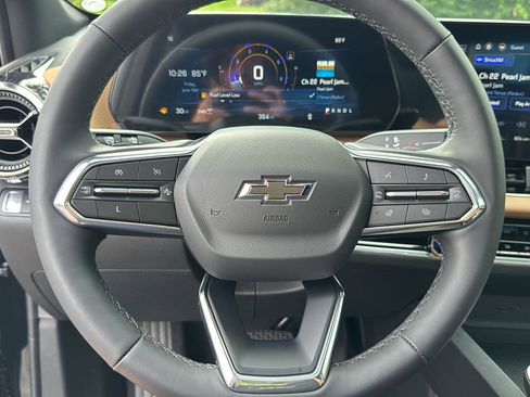 New 2025 Chevrolet Equinox ACTIV w/ Safety and Technology Package image 18