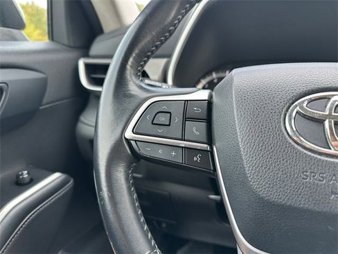 Used 2022 Toyota Highlander XLE image 24