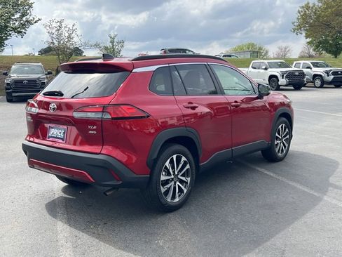 Used 2025 Toyota Corolla Cross XLE image 5