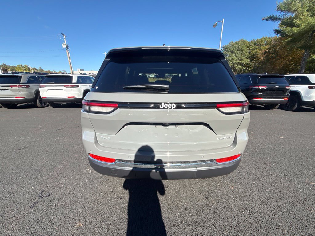 New 2027 Jeep Grand Cherokee Laredo X AWD/4WD image 4