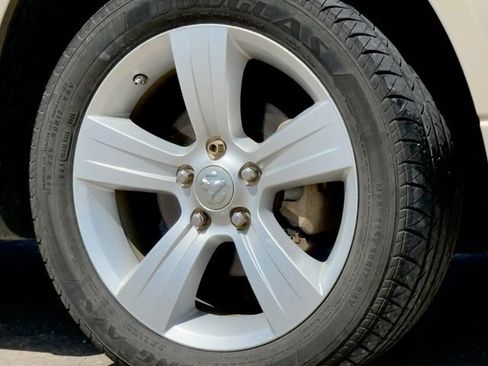 Used 2010 Dodge Caliber SXT FWD image 11