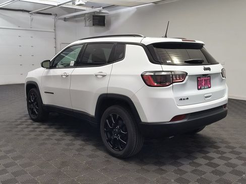 Used 2026 Jeep Compass Latitude w/ Quick Order Package 29K AWD/4WD image 3