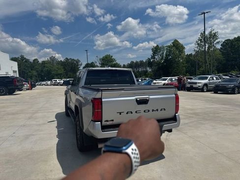 Used 2024 Toyota Tacoma TRD Off-Road AWD/4WD image 8