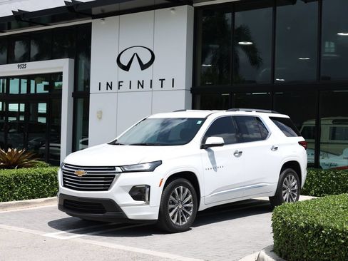 Used 2023 Chevrolet Traverse Premier FWD image 1