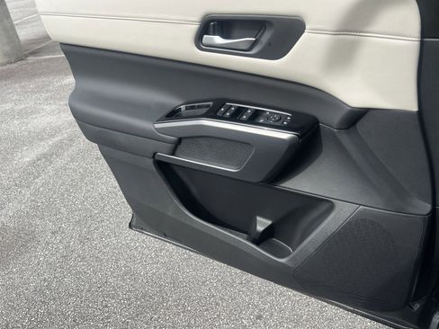 New 2026 Nissan Pathfinder SL FWD image 13