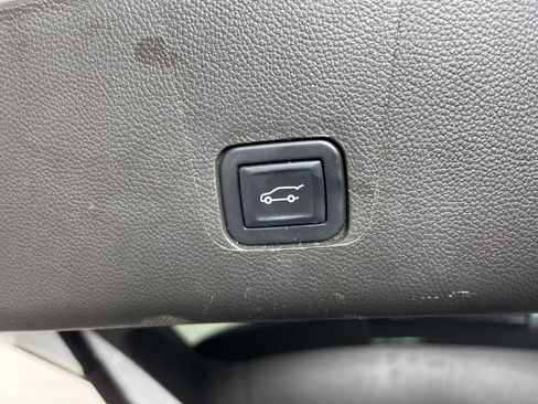 Used 2022 Chevrolet Traverse RS image 12