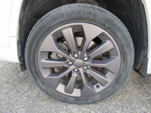 Used 2019 Jeep Cherokee High Altitude AWD/4WD image 10