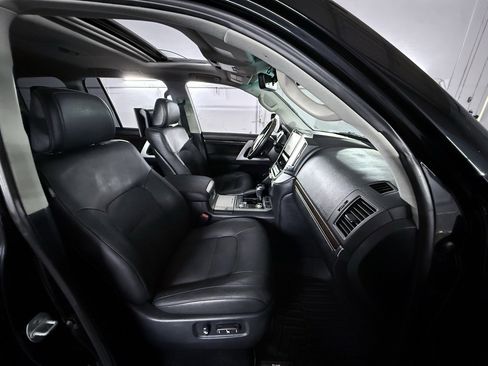 Used 2016 Toyota Land Cruiser image 29
