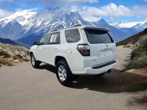 Used 2020 Toyota 4Runner SR5 AWD/4WD image 3