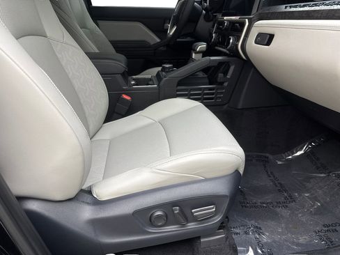 Used 2025 Toyota Tacoma Limited AWD/4WD image 44