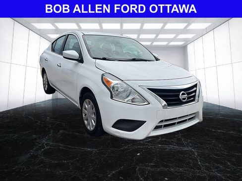 Used 2019 Nissan Versa SV FWD image 7