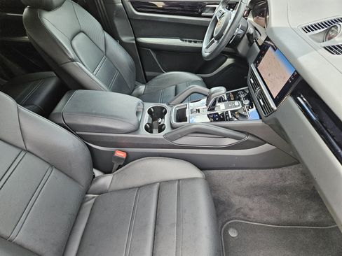 Certified 2022 Porsche Cayenne AWD/4WD image 15
