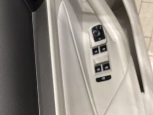 Used 2024 Volkswagen Jetta SE image 18