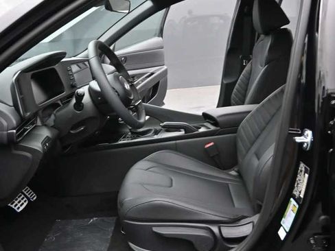 New 2026 Hyundai Elantra SEL Sport FWD image 17