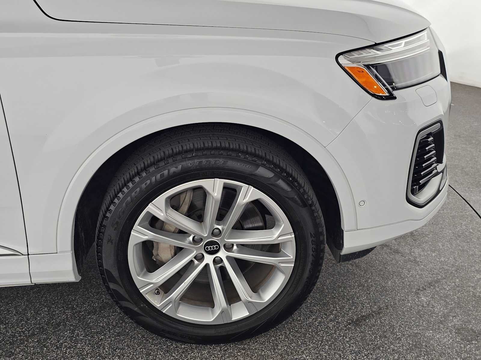 Used 2025 Audi Q7 2.0T Premium Plus w/ Premium Plus Package AWD/4WD image 9