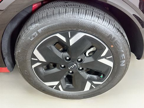 Used 2024 Kia Niro Wind FWD image 11