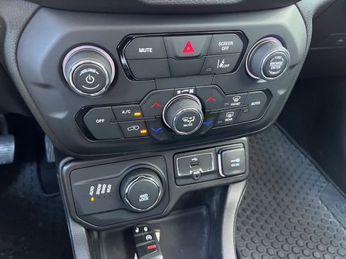 Used 2022 Jeep Renegade Limited AWD/4WD image 21