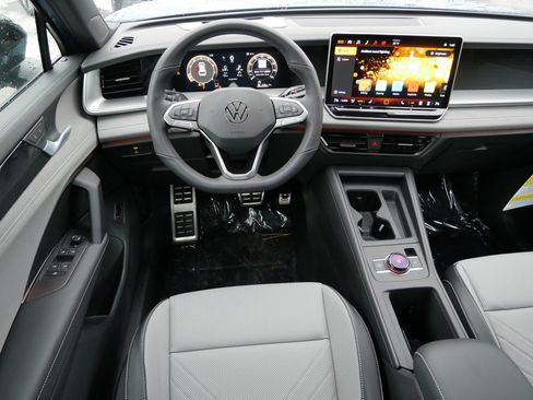 New 2026 Volkswagen Tiguan SE R-Line AWD/4WD image 7
