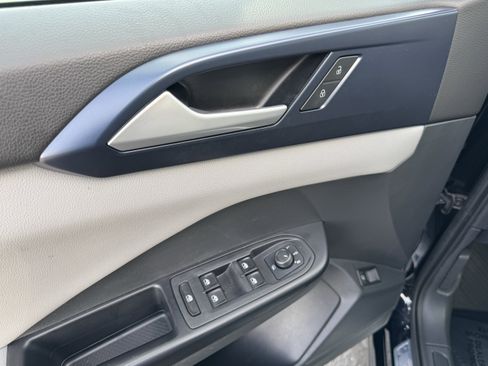 Certified 2023 Volkswagen Taos SE w/ Panoramic Sunroof Package image 15